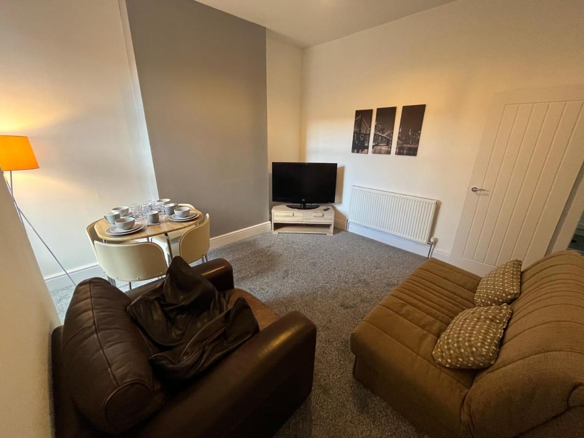 Amazing 8 Person 4 Bedroom And 2 Bathroom Mega House! Kingston upon Hull Eksteriør billede